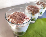 Foto del paso 3 de la receta: Yogurt de queso con fruta y chocolate
