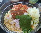 A picture of step 2 of Mumbai bhelpuri.