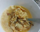 Foto del paso 3 de la receta: Tortilla de champiñones y cebolla