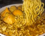 Foto langkah ke 5 dari resep Mie Kuah Tomyum 3 Bahan.