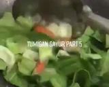 Foto langkah ke 2 dari resep Tumisan sayur part 5.