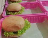 Foto langkah ke 3 dari resep Bekal Anak Burger Mini.