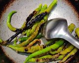A picture of step 2 of Green chillies garlic coriander thecha.