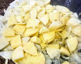 Foto langkah ke 2 dari resep Tortilla de Patatas (Telur Dadar Spanyol).