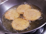 चटपटी मठरी (Chatpati mathri recipe in Hindi)
