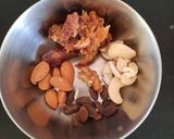 A picture of step 1 of Banana chikoo smoothi.