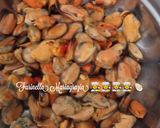 Foto del passaggio 3 della ricetta Risotto con zucca km zero e cozze gourmet di fantasia 👩‍🍳🇮🇹🌍🏡🦪🎃