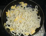 A picture of step 2 of Tuna & Natto Stir-Fried Udon Noodles.