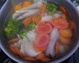 Foto langkah ke 3 dari resep Sup Ceker Kembang Waru Praktis.