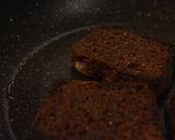 A picture of step 3 of Rye bread toasts to Ukrainian Borshch.
