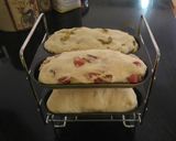 Foto del paso 3 de la receta: Panes saborizados con aceitunas, jamón, queso y salame