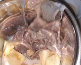 A picture of step 1 of Apple choco chips muesli smoothie.