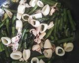 Foto del paso 7 de la receta: Ensalada de calamares, judías verdes y alga wakame