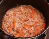 A picture of step 2 of Easy, Colorful Bean Sprout Curry in 15 Minutes.