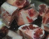 A picture of step 1 of Oxtail Gomtang.