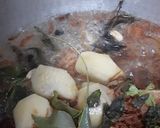 A picture of step 3 of Aloo Mattar ka pulao.