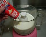 A picture of step 2 of Easy Strawberry Yogurt Mousse.