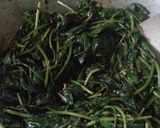 Gambar langkah 4 resipi Daun Keledek Goreng Taucu.