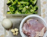 Foto langkah ke 1 dari resep #135. Brocoly Cah Ayam.