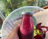 รูปขั้นตอนการทำที่ 2 ของ น้ำบีทรูท ผักสมุนไพรติดตู้เย็น🥕🍅🥬