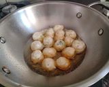 A picture of step 3 of Chaula bara - a famous street snack from Odisha.