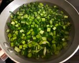 Foto del paso 2 de la receta: Tortilla de hojas y tallos de brócoli