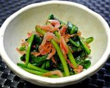A picture of step 3 of Colorful Spinach and Sakura Shrimp Stir-fry.