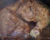 Foto del paso 3 de la receta: Muslo de pollo con salsa de black beer y guarnición de kartoffel