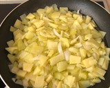 Foto del paso 1 de la receta: Pimientos del piquillo rellenos de tortilla de patatas