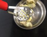 A picture of step 3 of Shakarkand Halwa.