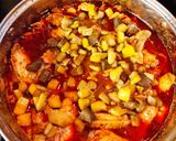Csirke szárny- combfilé pörkölt cukkínivel, padlizsánnal recept fázis 3 fotója