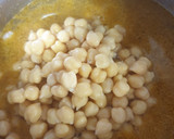 Foto del paso 4 de la receta: Guiso de garbanzos con almejas-gambas y majado 🥣