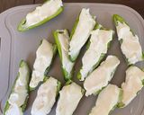Foto del paso 2 de la receta: Jalapeño poppers!