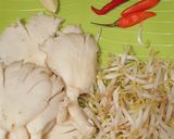 Foto langkah ke 1 dari resep Tumis Jamur Tiram Tauge.