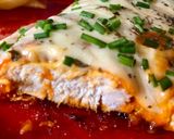 Foto del paso 5 de la receta: Pechuga de pollo marinada con tomate y queso