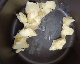 Foto langkah ke 3 dari resep Egg Waffle.