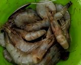 Foto langkah ke 1 dari resep Udang Goreng Asam.