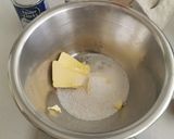 A picture of step 1 of Blueberries and vanilla frosted cup cakes.