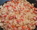 Foto del paso 5 de la receta: Arroz con pollo, salchichas y verdura