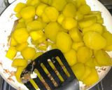 A picture of step 2 of Curried shredded chicken potatoes.