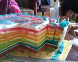 Foto langkah ke 8 dari resep Rainbow cake tema frozen.