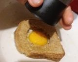 Foto del paso 2 de la receta: Huevo al hoyo