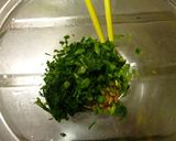 A picture of step 4 of Gooey-Gooey Chrysanthemum Leaves Mixed with Natto and Sesame Seeds.