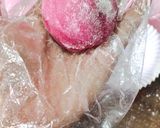 Foto langkah ke 5 dari resep Mochi isi selai strawberry.