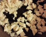 Foto del passaggio 2 della ricetta Risotto con gorgonzola, mele e noci 🍚🍎