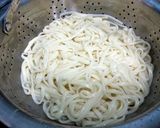 A picture of step 2 of Black Pepper Udon Noodle.