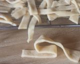 A picture of step 8 of Egg noodles/soup noodles.