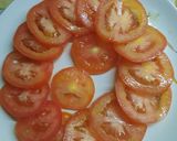 Foto del paso 1 de la receta: Tomate con curry, oliva y vinagre de vino torrontes