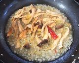 A picture of step 6 of Oil Spaghetti with Dried King Oyster Mushrooms.