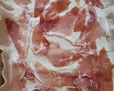Foto del paso 3 de la receta: Empanada de jamón serrano, queso y dátiles